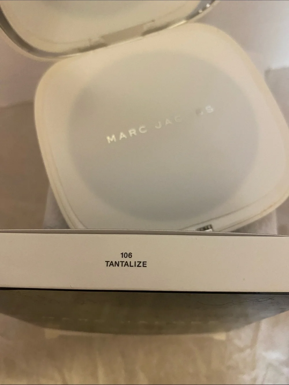 Marc Jacobs Black & Gold O!Mega Bronze Coconut Powder